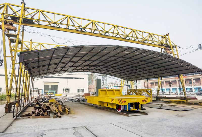 拖鏈平板車客戶來(lái)我們公司進(jìn)行驗(yàn)廠